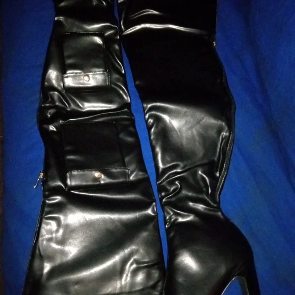 POCKETS CAN'T KEEP ME DOWN Over The Knee Pocket Boots - Black ( BRAND NEW!)